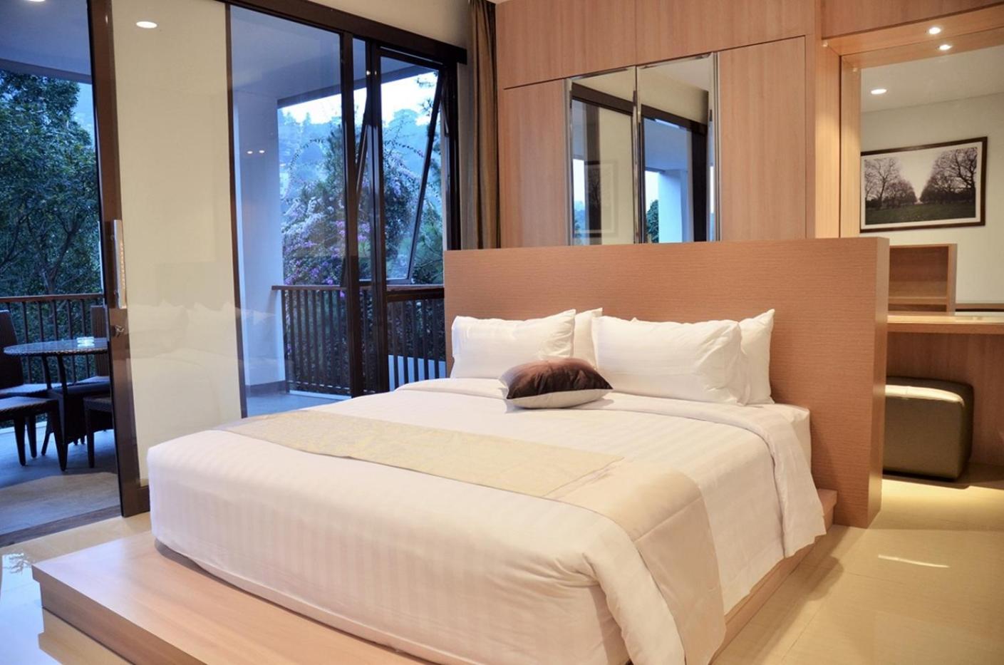 Narwastu Hill View Villa 6 Bedrooms With A Private Swimming Pool Бандунг Экстерьер фото